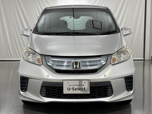 フリードハイブリッド ジャストセレクション 禁煙 両側電動スライドドア スマートキー 弊社下取りワンオーナー車 クルーズコントロール HIDヘッドライト 横滑り防止装置 ETC 社外15インチアルミ 車検2027年3月まで 盗難防止装置 PS(5枚目)