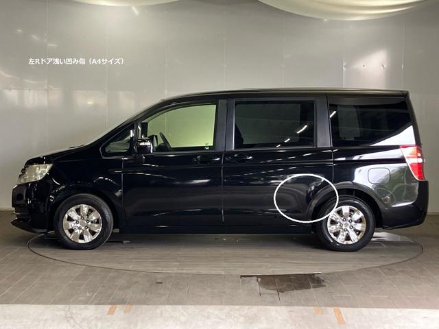 左リアドアにＡ４サイズ程度の浅い凹み傷が有ります。また右側ボディ側面には線キズが多く有ります。実車にて確認お願いします。