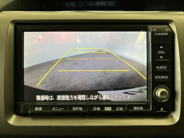 【バックカメラ】ギアをリバースに入れれば自動的にモニターが切り換わるので、車庫入れや後退確認がラクラクＯＫです！