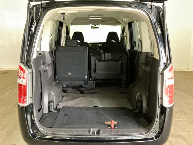 【ビッグラゲッジモード】３列目床下収納して、２列目を折り畳むと広大なフラットスペースが出来上がります！