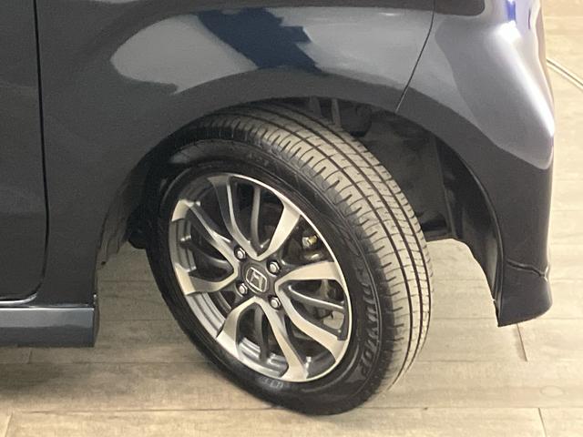 【純正１４インチアルミホイール】足元を際立たせ、軽快な走りを演出します！タイヤは２０２３年製のダンロップ・エナセーブを装着しております。残り溝も十分ございます。