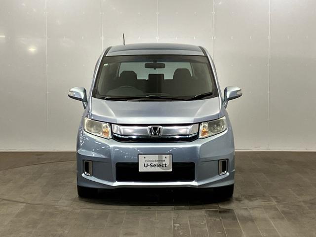 フリードスパイクハイブリッド ジャストセレクション　禁煙　純正ナビ　弊社下取りワンオーナー車　後期モデル　両側電動スライドドア　リアカメラ　スマートキー　クルーズコントロール　Ｂｌｕｅｔｏｏｔｈ　地デジ　ＣＤ／ＤＶＤ　横滑り防止装置　ＨＩＤ　ＥＴＣ（5枚目）