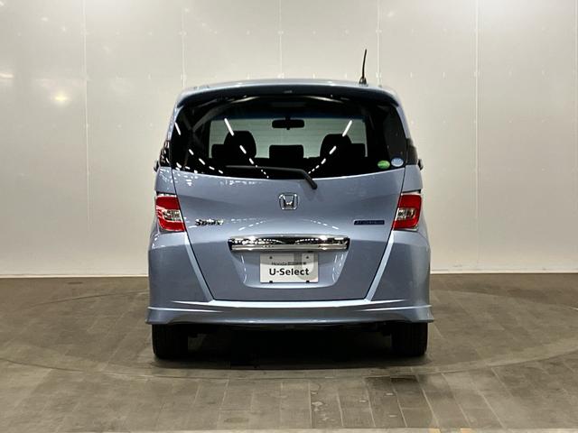 フリードスパイクハイブリッド ジャストセレクション　禁煙　純正ナビ　弊社下取りワンオーナー車　後期モデル　両側電動スライドドア　リアカメラ　スマートキー　クルーズコントロール　Ｂｌｕｅｔｏｏｔｈ　地デジ　ＣＤ／ＤＶＤ　横滑り防止装置　ＨＩＤ　ＥＴＣ（8枚目）