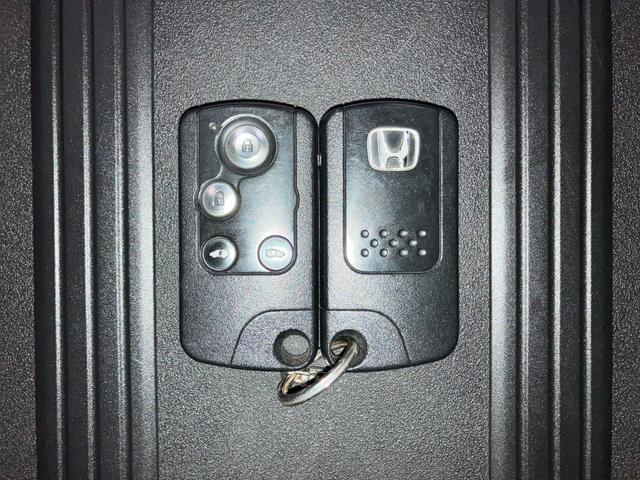 フリードスパイクハイブリッド ジャストセレクション　禁煙　純正ナビ　弊社下取りワンオーナー車　後期モデル　両側電動スライドドア　リアカメラ　スマートキー　クルーズコントロール　Ｂｌｕｅｔｏｏｔｈ　地デジ　ＣＤ／ＤＶＤ　横滑り防止装置　ＨＩＤ　ＥＴＣ（13枚目）