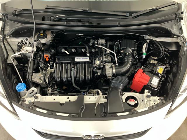 フィット ベーシック　禁煙　リアカメラ　センシング　追突被害軽減ブレーキ　渋滞追従ＡＣＣ　誤発進抑制機能　サイドカーテンエアバック　オーディオ　地デジ　ＵＳＢ　ＣＤ　スマートキー　弊社下取りワンオーナー　オートハイビーム（28枚目）