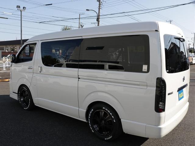 ハイエースワゴン GL ロング リラクシングシートアレンジ施工オリジナルフロントスポイラーオーバーフェンダーオリジナルLEDテールオリジナル17インチアルミ1.5インチローダウンパイオニアSDナビパイオニアフリップダウンモニター装備(8枚目)