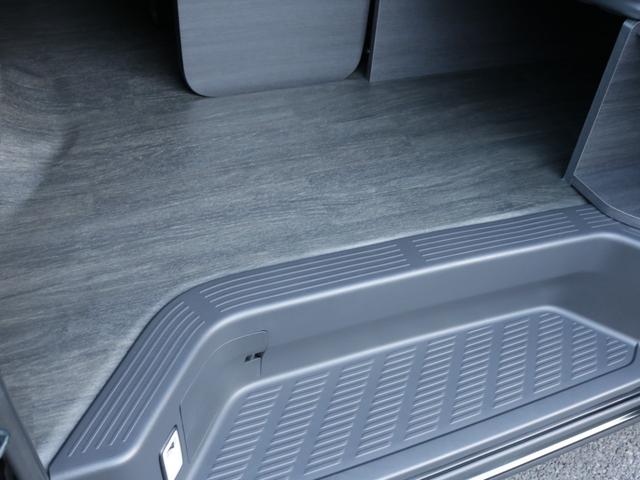 ハイエースワゴン GL Ver1シートアレンジ施工オリジナルフロントバンパーオリジナル16インチアルミオリジナルオーバーフェンダーオリジナルLEDテールライトアルパインBIG-X11インチナビ12.8フリップダウンモニター(28枚目)