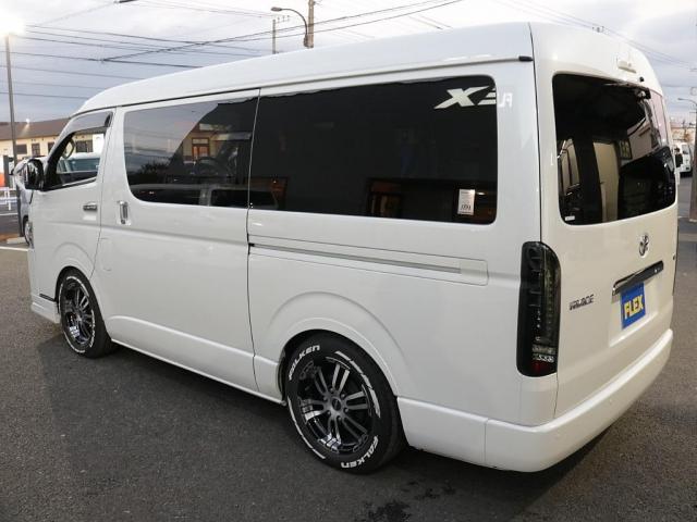 ハイエースワゴン 　Ｖｅｒ１シートアレンジ施工オリジナルフロントスポイラーオリジナルオーバーフェンダーオリジナル１７インチアルミオリジナルＬＥＤテールアルパインＢＩＧ－Ｘ１１インチナビアルパインフリップダウンモニター装備（8枚目）