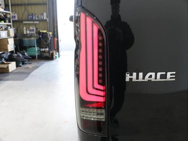 ハイエースバン オリジナルフロントスポイラー2インチローダウンオリジナルLEDテールライトオリジナル17インチアルミナスカー17インチタイヤオリジナルワークタイプベットKIT純正7インチSDナビバックカメラ装備(4枚目)