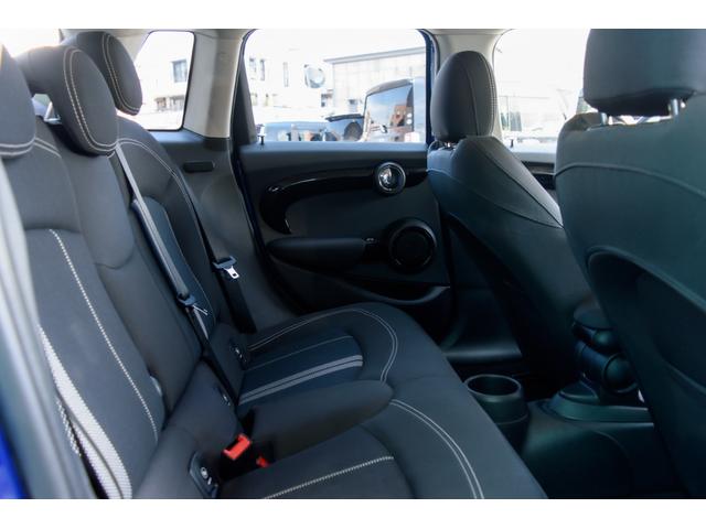 ＭＩＮＩ クーパーＳ　自社整備工場３か月自社保証　ペッパーＰＫＧ　純正ナビ　バックカメラ　ミラー内臓ＥＴＣ　ＪＣＷレザーステアリング　ＬＥＤヘッドライト　ユニオンジャックテール　純正アルミホイール　車内クリーニング済（43枚目）