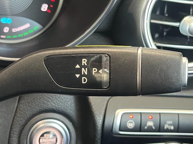 Ｃクラス Ｃ２００アバンギャルド　ＡＭＧライン　黒革　ＢＳＭ　純正ナビ（Ｂｌｕｅｔｏｏｔｈ／ＣａｒＰｌａｙ／フルセグ）　衝突被害軽減システム　バックカメラ　ＡＣＣ　ＬＫＡ　パーキングアシスト　パワーシート　シートヒーター　エアサスペンション（19枚目）
