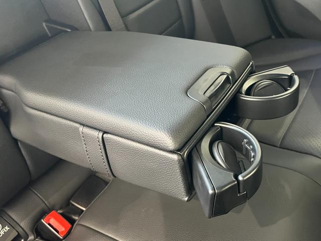 Ｃクラス Ｃ２００アバンギャルド　ＡＭＧライン　黒革　ＢＳＭ　純正ナビ（Ｂｌｕｅｔｏｏｔｈ／ＣａｒＰｌａｙ／フルセグ）　衝突被害軽減システム　バックカメラ　ＡＣＣ　ＬＫＡ　パーキングアシスト　パワーシート　シートヒーター　エアサスペンション（34枚目）