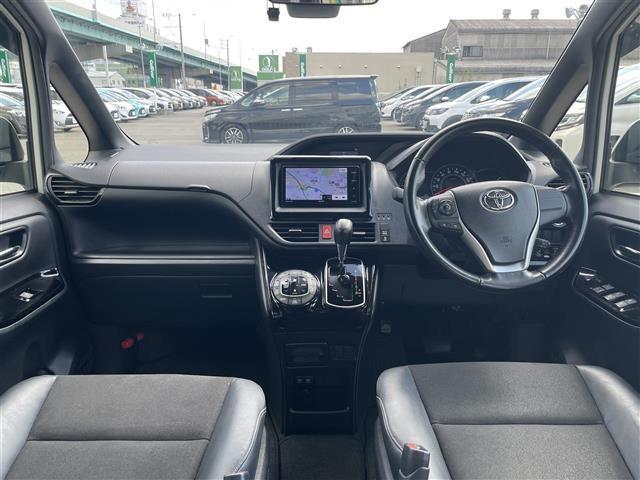 ノア Ｓｉ　ダブルバイビー　社外７型ＳＤナビ（ＣＤ／ＢＴ）バックモニター　トヨタセーフティー　フリップダウンモニター　両側パワスラ　クルコン　ドラレコ　ＥＴＣ　ＵＳＢポート　純正ＬＥＤヘッドライト　プッシュスタート　スマートキー（3枚目）