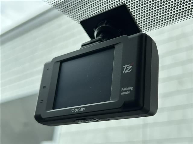 シエンタ Ｇ　クエロ　純正７型ＳＤナビ（フルセグＴＶ／ＣＤ／ＤＶＤ／ＢＴ）全方位モニター　トヨタセーフティー　コーナーセンサー　両側電動　ドラレコ　ＥＴＣ　純正ＬＥＤヘッドライト　純正フロアマット　ＵＳＢポート　スマートキ（7枚目）