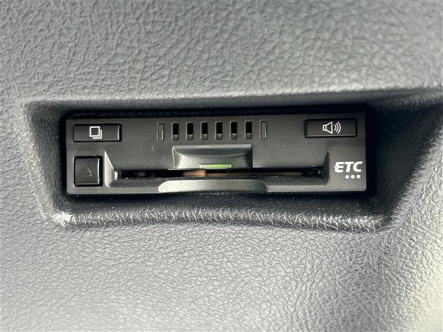 シエンタ Ｇ　クエロ　純正７型ＳＤナビ（フルセグＴＶ／ＣＤ／ＤＶＤ／ＢＴ）全方位モニター　トヨタセーフティー　コーナーセンサー　両側電動　ドラレコ　ＥＴＣ　純正ＬＥＤヘッドライト　純正フロアマット　ＵＳＢポート　スマートキ（8枚目）