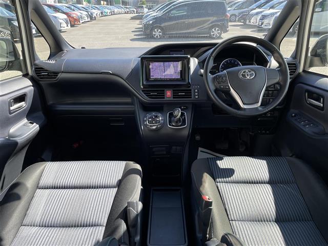 ヴォクシー ハイブリッドZS 社外7型HDDナビ(フルセグTV/CD/DVD/BT) バックカメラ 後席フリップダウンモニター 両側パワスラ 前後ドラレコ ETC 純正フロアマット 純正16インチアルミホイール スマートキー(3枚目)