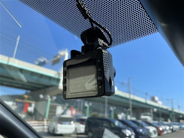 ヴォクシー ハイブリッドZS 社外7型HDDナビ(フルセグTV/CD/DVD/BT) バックカメラ 後席フリップダウンモニター 両側パワスラ 前後ドラレコ ETC 純正フロアマット 純正16インチアルミホイール スマートキー(9枚目)