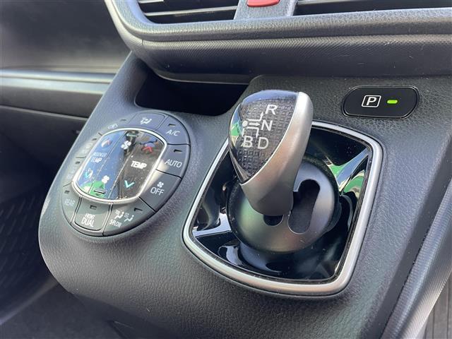 ヴォクシー ハイブリッドZS 社外7型HDDナビ(フルセグTV/CD/DVD/BT) バックカメラ 後席フリップダウンモニター 両側パワスラ 前後ドラレコ ETC 純正フロアマット 純正16インチアルミホイール スマートキー(11枚目)