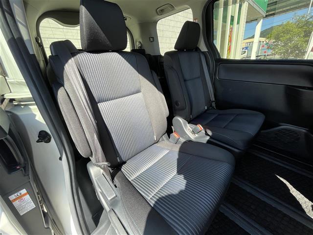 ヴォクシー ハイブリッドZS 社外7型HDDナビ(フルセグTV/CD/DVD/BT) バックカメラ 後席フリップダウンモニター 両側パワスラ 前後ドラレコ ETC 純正フロアマット 純正16インチアルミホイール スマートキー(14枚目)