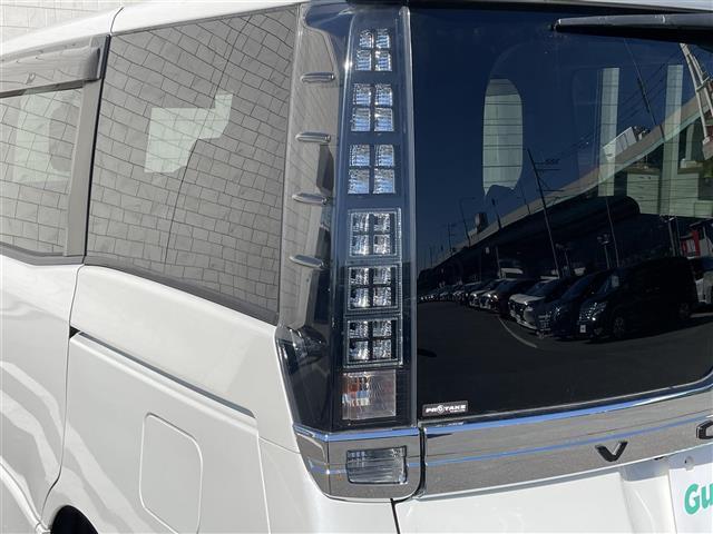 ヴォクシー ハイブリッドZS 社外7型HDDナビ(フルセグTV/CD/DVD/BT) バックカメラ 後席フリップダウンモニター 両側パワスラ 前後ドラレコ ETC 純正フロアマット 純正16インチアルミホイール スマートキー(40枚目)