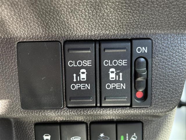 フリード G・ホンダセンシング 社外7型SDナビ(フルセグTV/CD/DVD/BT) バックカメラ ホンダセンシング レーダークルコン 両側パワスラ 前後ドラレコ ETC 純正LEDヘッドライト 純正フロアマット スマートキー(6枚目)