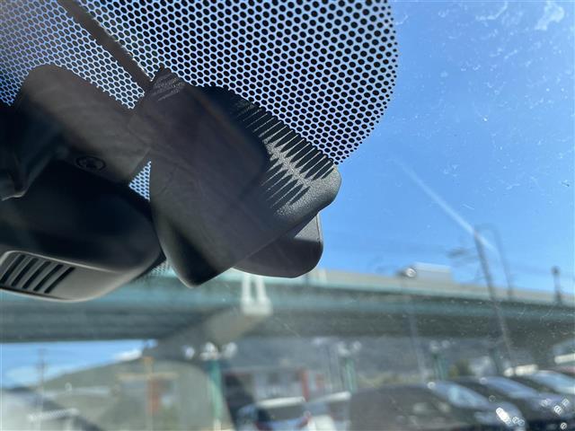 フリードハイブリッド ハイブリッド・Gホンダセンシング 社外8型SDナビ(フルセグTV/CD/DVD/BT) ホンダセンシング フリップダウンモニター 両側パワスラ クルコン ドラレコ ETC シートヒーター USB 純正LED 純正アルミホイール(9枚目)