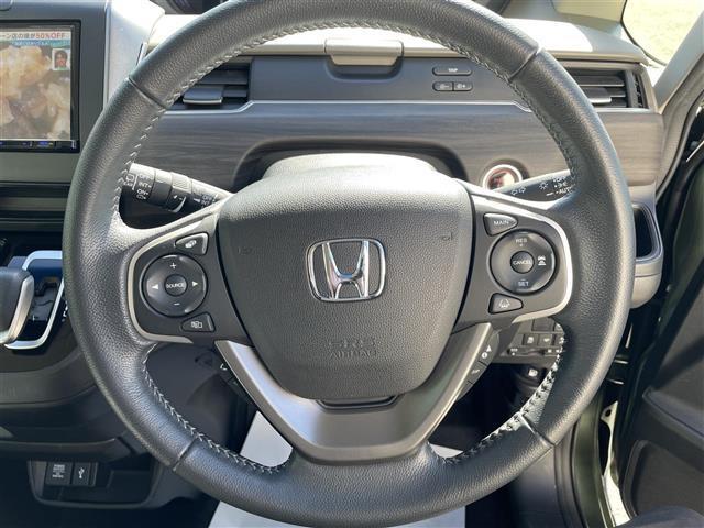 フリードハイブリッド ハイブリッド・Gホンダセンシング 社外8型SDナビ(フルセグTV/CD/DVD/BT) ホンダセンシング フリップダウンモニター 両側パワスラ クルコン ドラレコ ETC シートヒーター USB 純正LED 純正アルミホイール(10枚目)