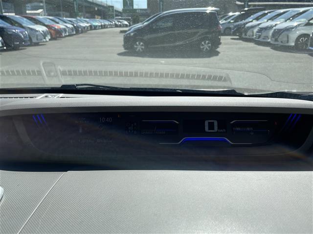 フリードハイブリッド ハイブリッド・Gホンダセンシング 社外8型SDナビ(フルセグTV/CD/DVD/BT) ホンダセンシング フリップダウンモニター 両側パワスラ クルコン ドラレコ ETC シートヒーター USB 純正LED 純正アルミホイール(12枚目)