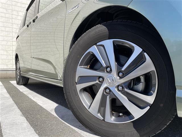 フリードハイブリッド ハイブリッド・Gホンダセンシング 社外8型SDナビ(フルセグTV/CD/DVD/BT) ホンダセンシング フリップダウンモニター 両側パワスラ クルコン ドラレコ ETC シートヒーター USB 純正LED 純正アルミホイール(17枚目)