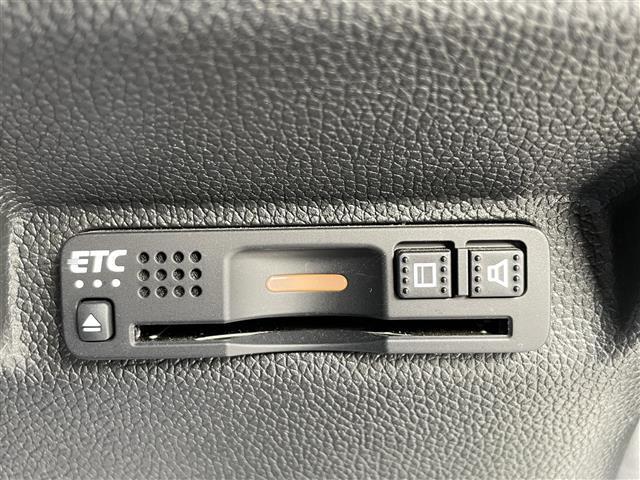 フリードハイブリッド ハイブリッド・Gホンダセンシング 社外8型SDナビ(フルセグTV/CD/DVD/BT) ホンダセンシング フリップダウンモニター 両側パワスラ クルコン ドラレコ ETC シートヒーター USB 純正LED 純正アルミホイール(24枚目)