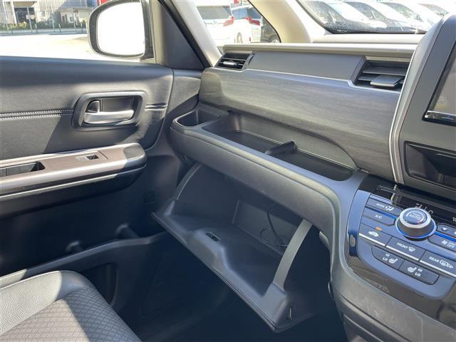 フリードハイブリッド ハイブリッド・Gホンダセンシング 社外8型SDナビ(フルセグTV/CD/DVD/BT) ホンダセンシング フリップダウンモニター 両側パワスラ クルコン ドラレコ ETC シートヒーター USB 純正LED 純正アルミホイール(30枚目)