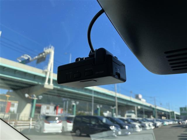 フリード e:HEVクロスター 純正9型ディスプレイナビ(フルセグTV/BT) バックカメラ ホンダセンシング コーナーセンサー レーダークルコン 両側パワスラ 前後ドラレコ ETC BSM シートヒーター 純正LEDヘッドライト(8枚目)