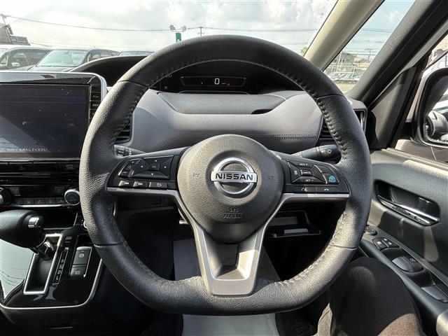 セレナ ハイウェイスターV 純正10型SDナビ(フルセグTV・CD・DVD・BT) アラウンドビューモニター プロパイロット エマージェンシーブレーキ コーナーセンサー BSM 両側パワスラ 純正前後ドラレコ ETC(10枚目)