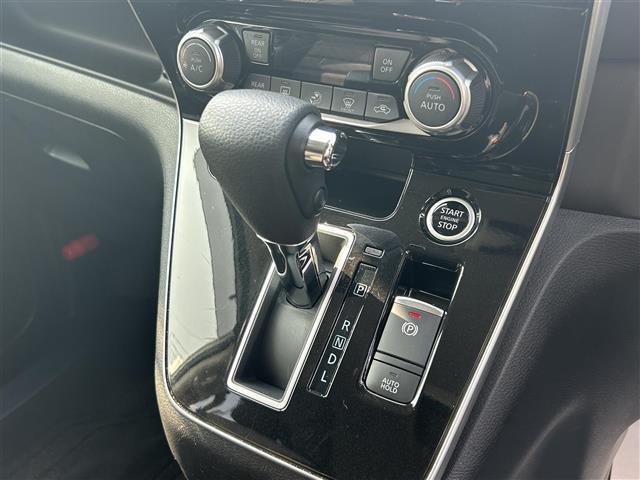 セレナ ハイウェイスターV 純正10型SDナビ(フルセグTV・CD・DVD・BT) アラウンドビューモニター プロパイロット エマージェンシーブレーキ コーナーセンサー BSM 両側パワスラ 純正前後ドラレコ ETC(11枚目)