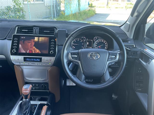 ランドクルーザープラド TX Lパッケージ 70thアニバーサリーリミテッド 純正ナビ BT サンルーフ 茶革シート 全方位カメラ BSM LED ビルトインETC2.0 全方位カメラ レーダークルーズコントロール レーンキープアシスト 衝突軽減 オートライト オートハイビーム(3枚目)