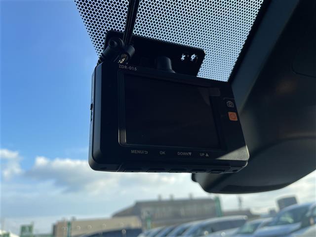 シエンタ ハイブリッドG クエロ 純正9型SDナビ【フルセグTV・CD・DVD・BT】 全方位バックカメラ トヨタセーフティー コーナーセンサー 両側パワスラ クルーズコントロール ドライブレコーダー【前後】 ETC USBポート 純(8枚目)