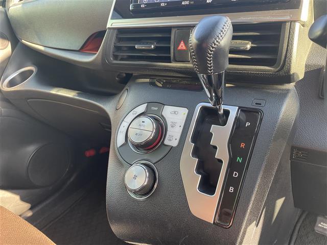 シエンタ ハイブリッドG クエロ 純正9型SDナビ【フルセグTV・CD・DVD・BT】 全方位バックカメラ トヨタセーフティー コーナーセンサー 両側パワスラ クルーズコントロール ドライブレコーダー【前後】 ETC USBポート 純(11枚目)