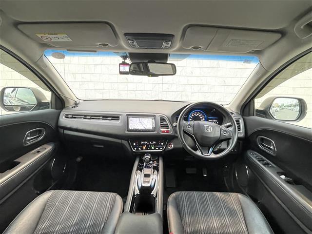 ヴェゼル ハイブリッドＺ　純正７型メモリーナビ（ＣＤ）　バックモニター　クルコン　ドラレコ　ＥＴＣ　シートヒーター　純正ＬＥＤ／マット／アルミ　スマートキー　プッシュスタート　エンジンスターター（2枚目）