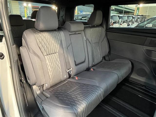 【２列目シート】店舗にて現車の確認も頂けますので、お電話で在庫のご確認の上是非ご来店くださいませ！！！後席モニター（フリップダウンモニター）の取付も可能です。