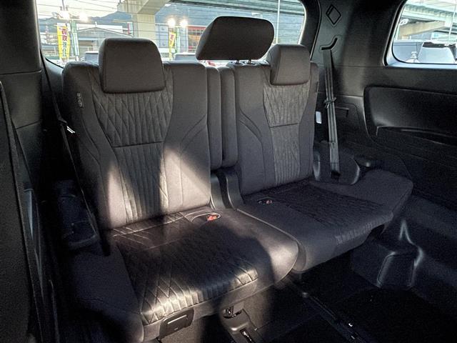 【３列目シート】店舗にて現車の確認も頂けますので、お電話で在庫のご確認の上是非ご来店くださいませ！！！後席モニター（フリップダウンモニター）の取付も可能です。