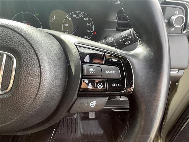 ヴェゼル ｅ：ＨＥＶ　Ｚ　純正９型ディスプレイオーディオ【ナビ・ＢＴ・フルセグＴＶ】　バックカメラ　ホンダセンシング　コーナーセンサー　ＭＴモード付ＡＴ　ブラインドスポット　レーダークルコン　社外ドライブレコーダー前後　シート（7枚目）