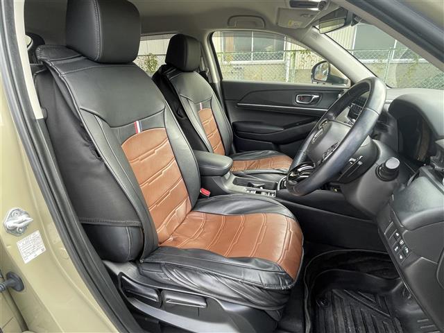 ヴェゼル ｅ：ＨＥＶ　Ｚ　純正９型ディスプレイオーディオ【ナビ・ＢＴ・フルセグＴＶ】　バックカメラ　ホンダセンシング　コーナーセンサー　ＭＴモード付ＡＴ　ブラインドスポット　レーダークルコン　社外ドライブレコーダー前後　シート（10枚目）