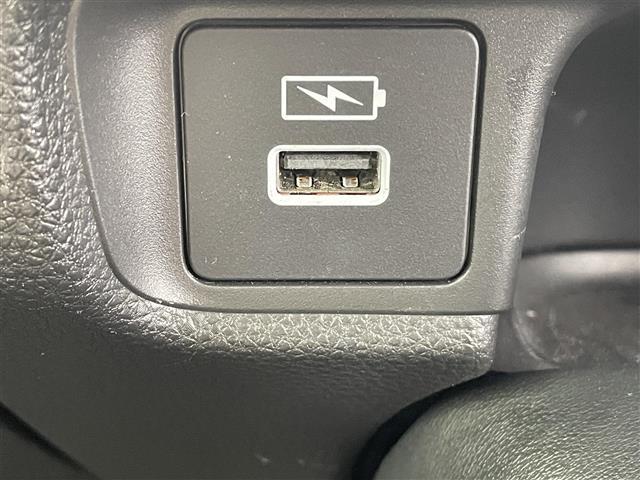 ヴェゼル ｅ：ＨＥＶ　Ｚ　純正９型ディスプレイオーディオ【ナビ・ＢＴ・フルセグＴＶ】　バックカメラ　ホンダセンシング　コーナーセンサー　ＭＴモード付ＡＴ　ブラインドスポット　レーダークルコン　社外ドライブレコーダー前後　シート（17枚目）