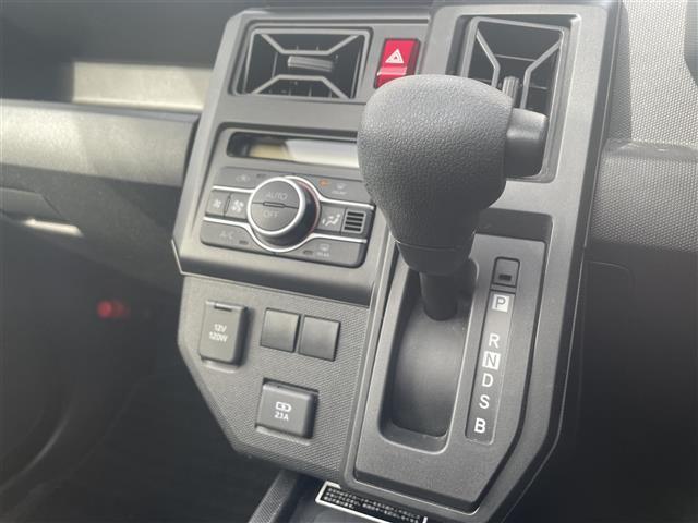 タフト X 社外7型SDナビ(フルセグTV/BT) バックカメラ コーナーセンサー オートホールド 衝突軽減 横滑り防止 スカイフィールトップ 置くだけ充電 ETC オートライト USB 純正フロアマット(10枚目)