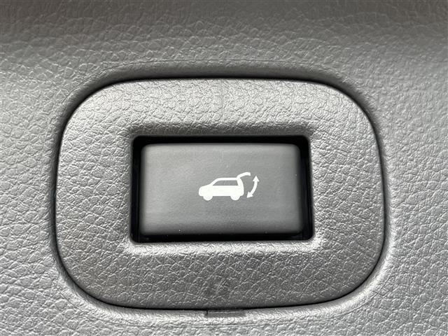 エルグランド ３５０ハイウェイスターアーバンクロム　純正１０型ＳＤナビ（フルセグＴＶ／ＣＤ／ＤＶＤ／ＢＴ）　全方位　コーナーセンサー　ブラインドスポット　Ｗサンルーフ　フリップダウンモニター　クルコン　助手席オットマン　ドラレコ　電動リア　ＥＴＣ（8枚目）