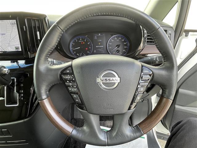 エルグランド ３５０ハイウェイスターアーバンクロム　純正１０型ＳＤナビ（フルセグＴＶ／ＣＤ／ＤＶＤ／ＢＴ）　全方位　コーナーセンサー　ブラインドスポット　Ｗサンルーフ　フリップダウンモニター　クルコン　助手席オットマン　ドラレコ　電動リア　ＥＴＣ（10枚目）