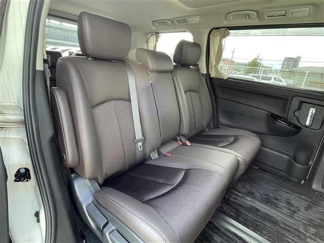 エルグランド ３５０ハイウェイスターアーバンクロム　純正１０型ＳＤナビ（フルセグＴＶ／ＣＤ／ＤＶＤ／ＢＴ）　全方位　コーナーセンサー　ブラインドスポット　Ｗサンルーフ　フリップダウンモニター　クルコン　助手席オットマン　ドラレコ　電動リア　ＥＴＣ（14枚目）