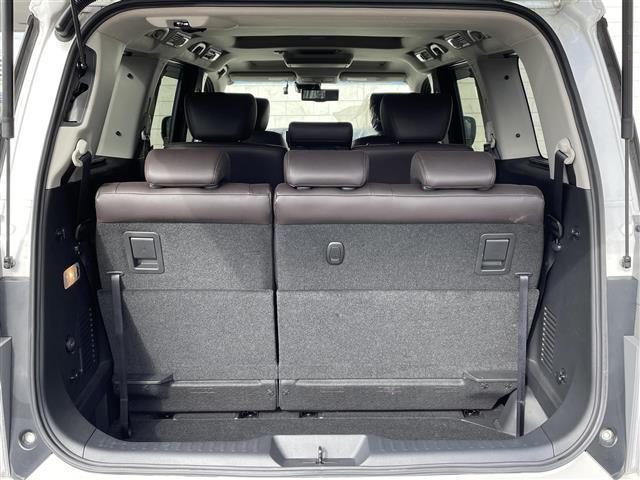 エルグランド ３５０ハイウェイスターアーバンクロム　純正１０型ＳＤナビ（フルセグＴＶ／ＣＤ／ＤＶＤ／ＢＴ）　全方位　コーナーセンサー　ブラインドスポット　Ｗサンルーフ　フリップダウンモニター　クルコン　助手席オットマン　ドラレコ　電動リア　ＥＴＣ（16枚目）