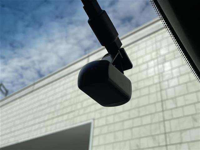 エルグランド ３５０ハイウェイスターアーバンクロム　純正１０型ＳＤナビ（フルセグＴＶ／ＣＤ／ＤＶＤ／ＢＴ）　全方位　コーナーセンサー　ブラインドスポット　Ｗサンルーフ　フリップダウンモニター　クルコン　助手席オットマン　ドラレコ　電動リア　ＥＴＣ（25枚目）