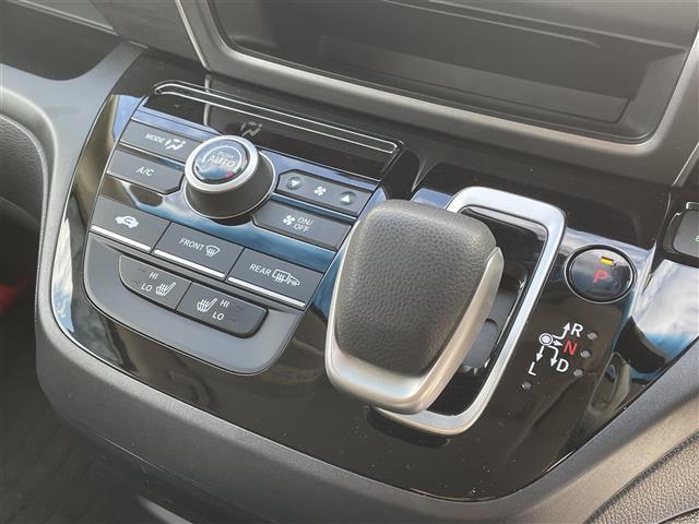 フリードハイブリッド ハイブリッド・Ｇホンダセンシング　純正７型ＳＤナビ（フルセグＴＶ／ＣＤ／ＤＶＤ／ＢＴ）バックカメラ　ホンダセンシング　コーナーセンサー（後方）　両側パワスラ　レーダークルコン　前後ドラレコ　ＥＴＣ　シートヒーター純正ＬＥＤヘッドライト（11枚目）